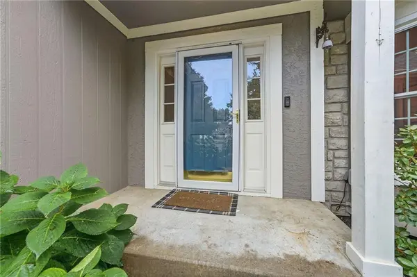 8221 W 152nd TER, Overland Park, KS 66223