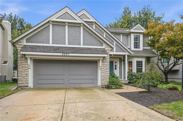 8221 W 152nd TER, Overland Park, KS 66223
