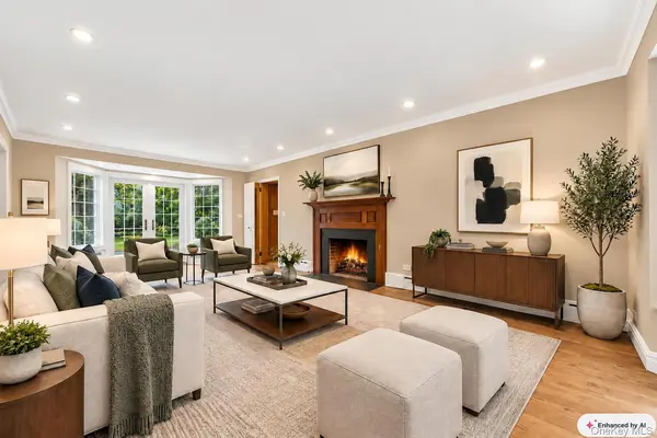 2 Saint Marks PL, Cold Spring Harbor, NY 11724