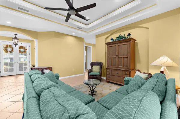 2524 JEFFERSON CIR, Sarasota, FL 34239
