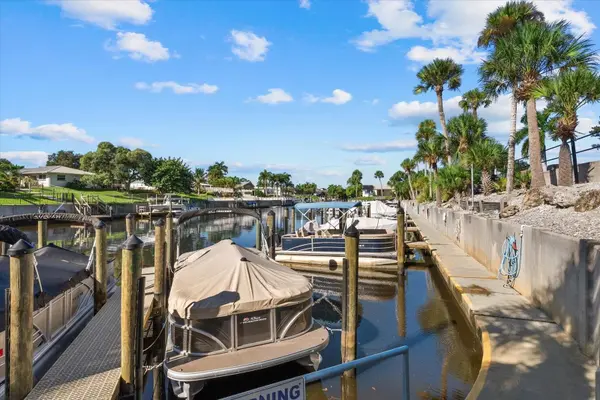 2320 AQUABLUFF PL #V274, Sarasota, FL 34231