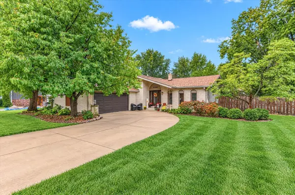 9744 W Oakridge DR, St. John, IN 46373