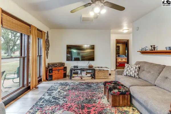 331 S Collingwood St, Pretty Prairie, KS 67570