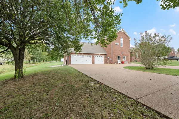 305 Lyon Dr, Portland, TN 37148