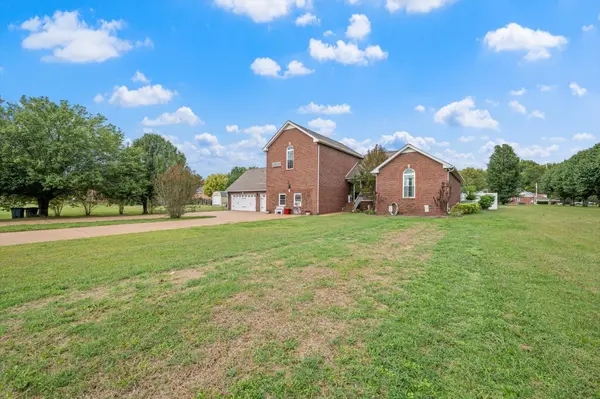 305 Lyon Dr, Portland, TN 37148