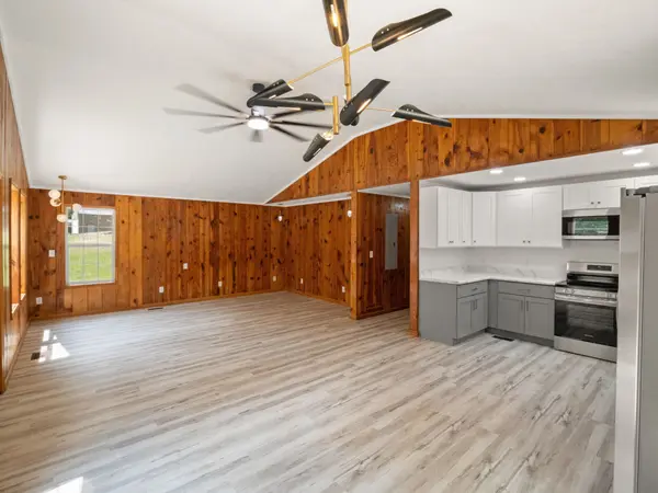 5 Dog Dr, Springville, TN 38256