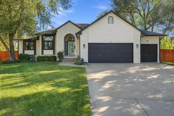 316 Pinecrest Pl, Andover, KS 67002