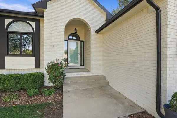 316 Pinecrest Pl, Andover, KS 67002