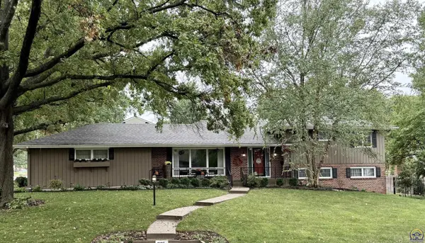 2105 SW Knollwood DR, Topeka, KS 66611