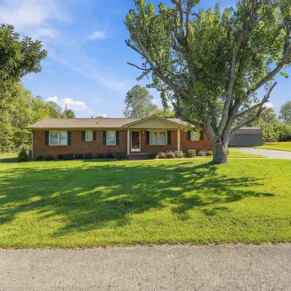 2 Park St, Fayetteville, TN 37334
