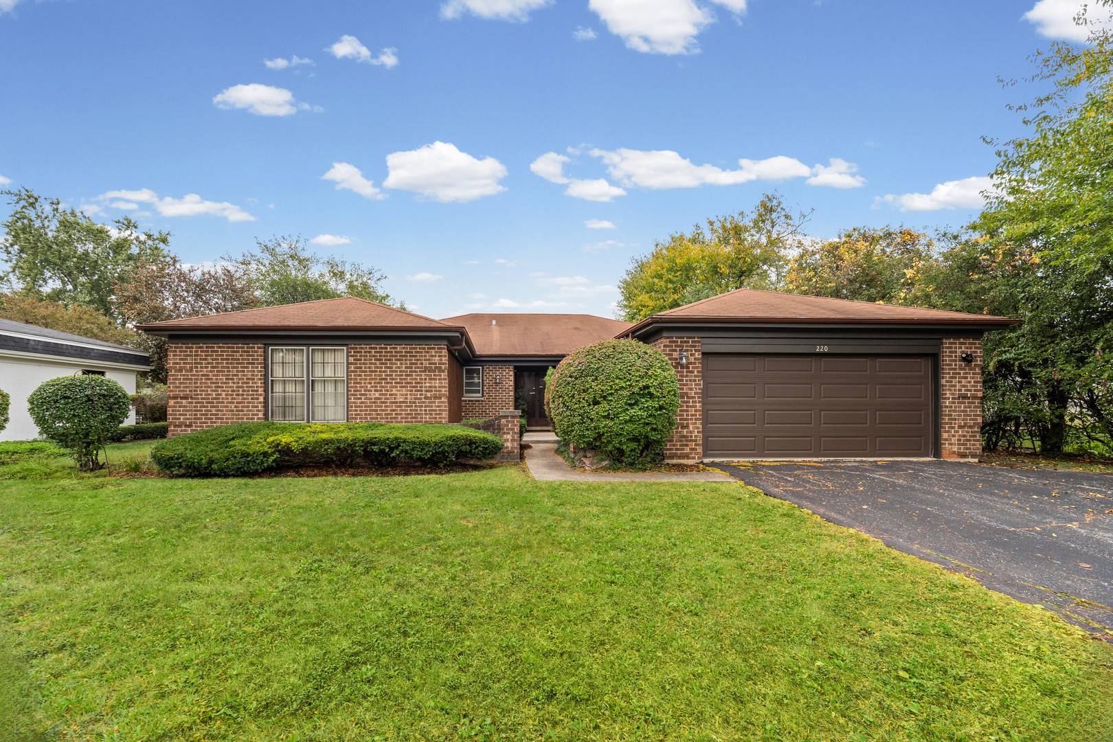 220 Park LN, Deerfield, IL 60015