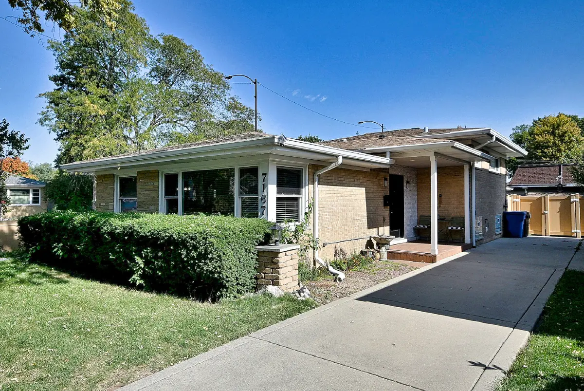 7167 N Ozanam AVE, Chicago, IL 60631
