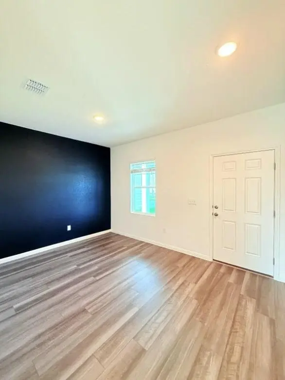 113 Blazilmar LN E, Taylor, TX 76574