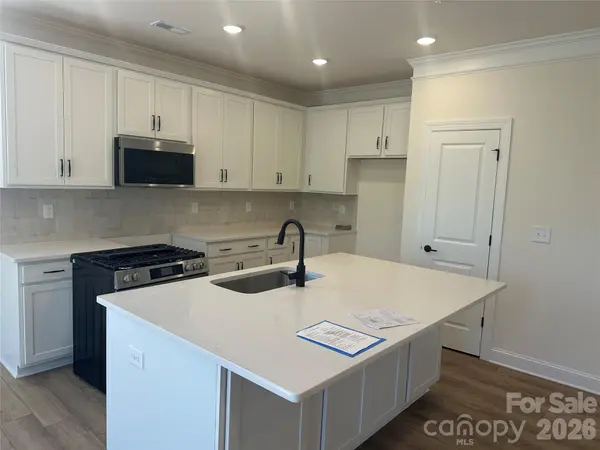 8470 Acadia Pkwy, Sherrills Ford, NC 28673