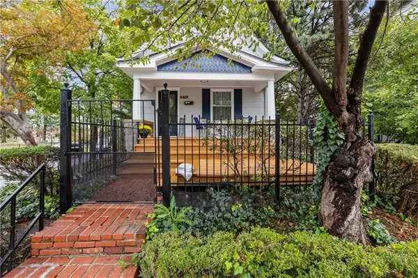 4401 Madison AVE, Kansas City, MO 64111