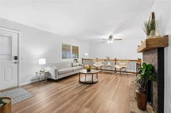 1608 Lee LN, Pleasant Hill, MO 64080