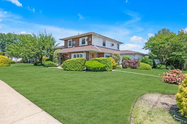 430 Violet ST, Massapequa Park, NY 11762