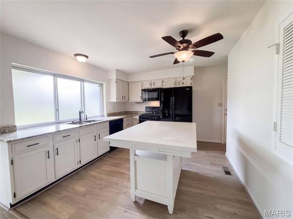 742 Foxwick DR, Ballwin, MO 63011