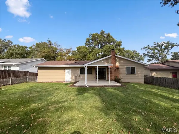 742 Foxwick DR, Ballwin, MO 63011