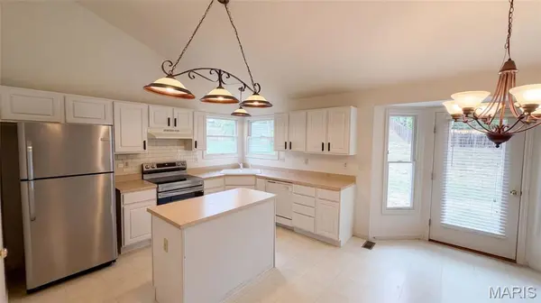 701 Garden Bounty DR, St Peters, MO 63376