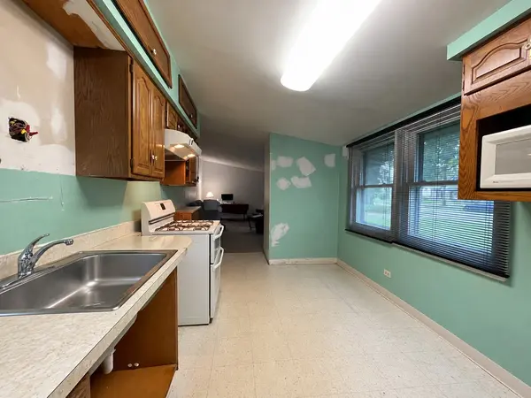 2086 Nimitz DR, Des Plaines, IL 60018