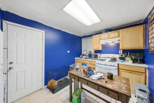 6438 N Mozart ST, Chicago, IL 60645