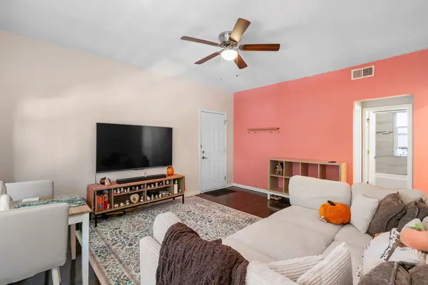 4857 N Lawndale AVE #202, Chicago, IL 60625