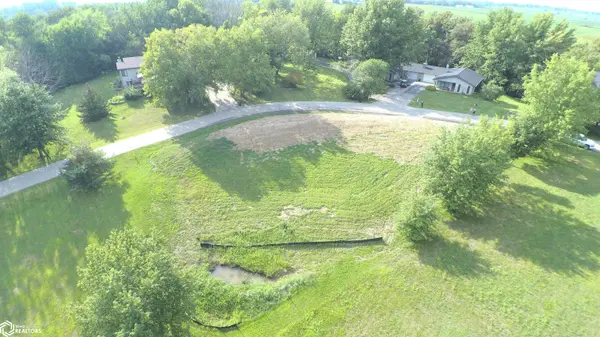 18 Fore Season Drive, Oakland Acres, IA 50112