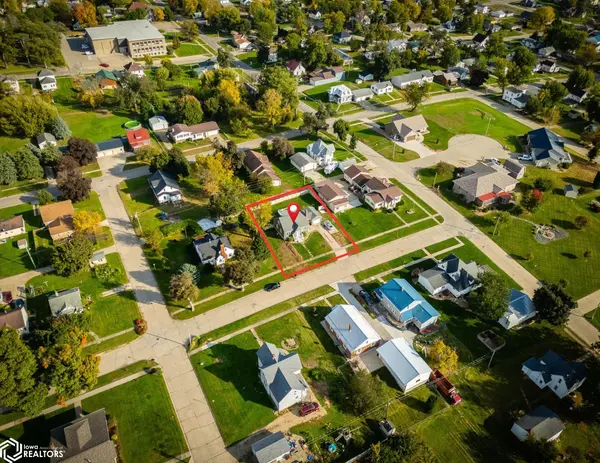 904 Seymour ST, Tama, IA 52339