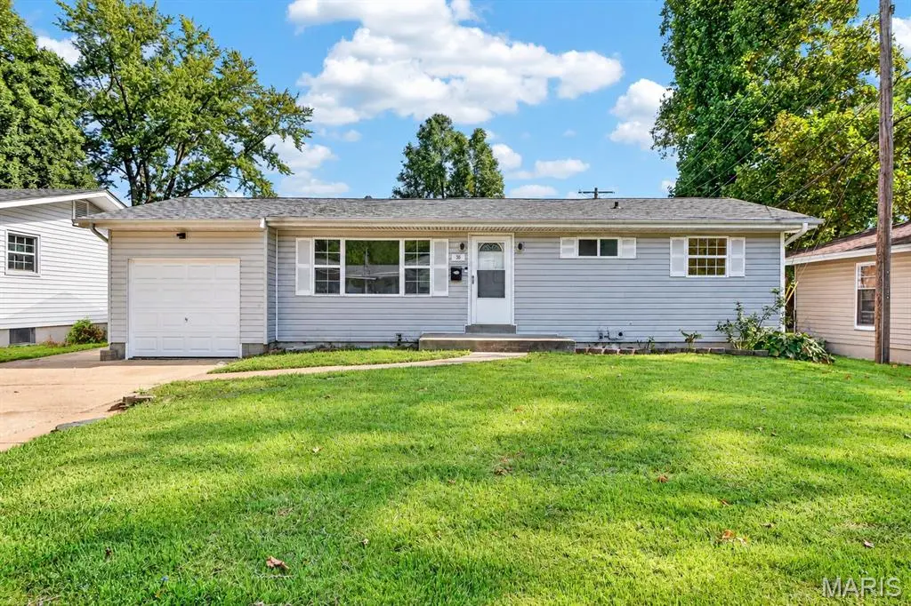 30 Cortez DR, Florissant, MO 63031