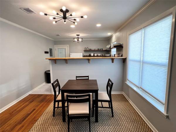 123 W Cedar ST, La Grange, TX 78945