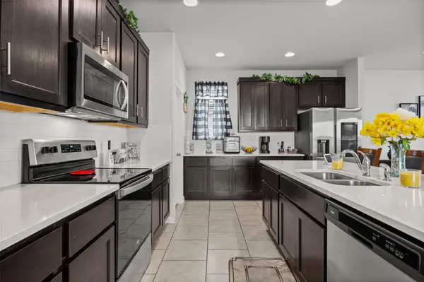 100 Eagles Dare LN, Jarrell, TX 76537