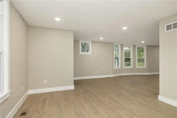 3004 Olive ST, St Joseph, MO 64507