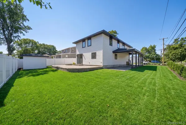 103 W 2nd ST, Ronkonkoma, NY 11779