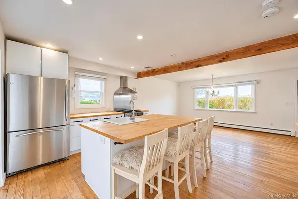 79 Grandview DR, Shirley, NY 11967