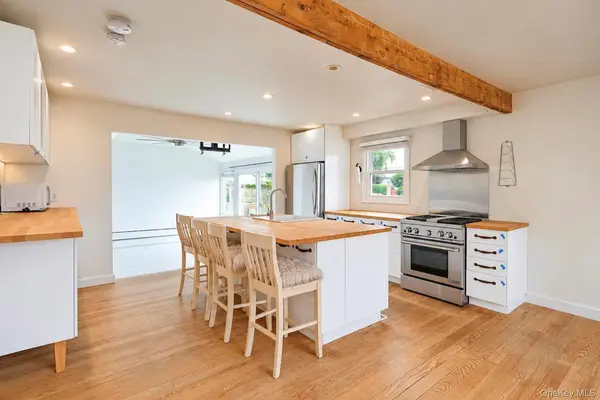 79 Grandview DR, Shirley, NY 11967