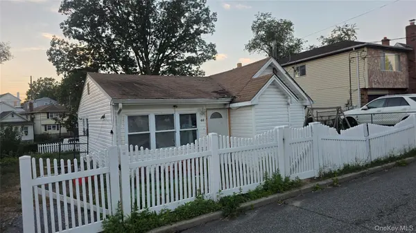 44 Carnegie AVE, Elmont, NY 11003