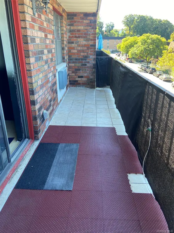 68-01 242nd ST #29E, Douglaston, NY 11362