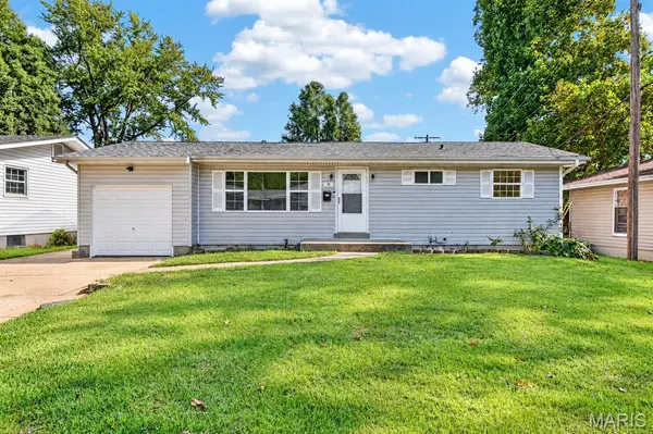 30 Cortez DR, Florissant, MO 63031