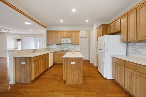 13426 Dakota Fields DR, Huntley, IL 60142