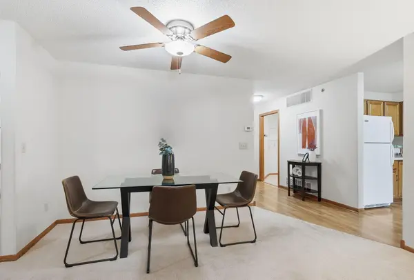 32 11th AVE S #215, Hopkins, MN 55343