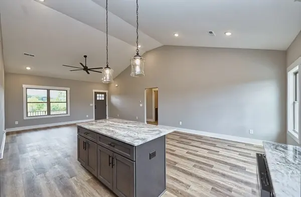 569 White Rd, Portland, TN 37148