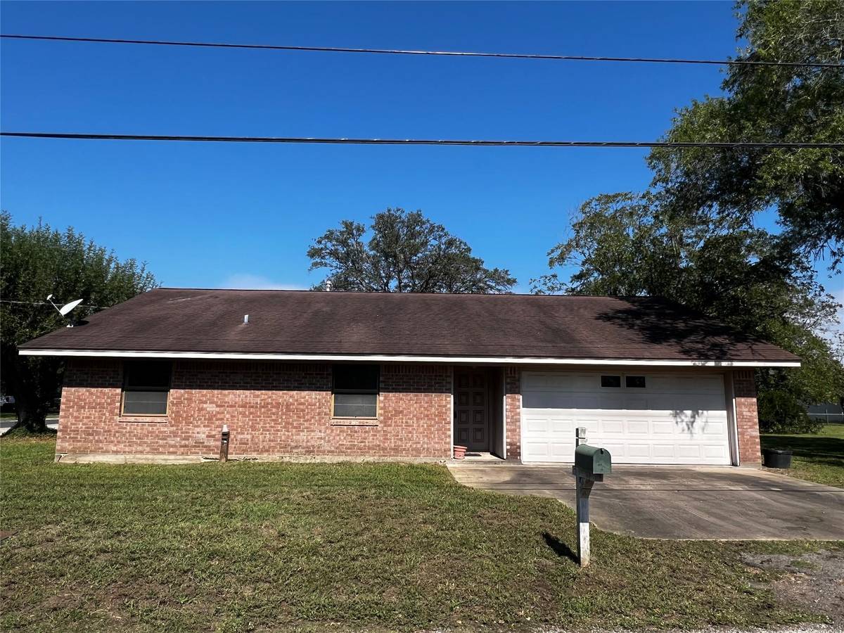405 E Roitsch LN, La Grange, TX 78945