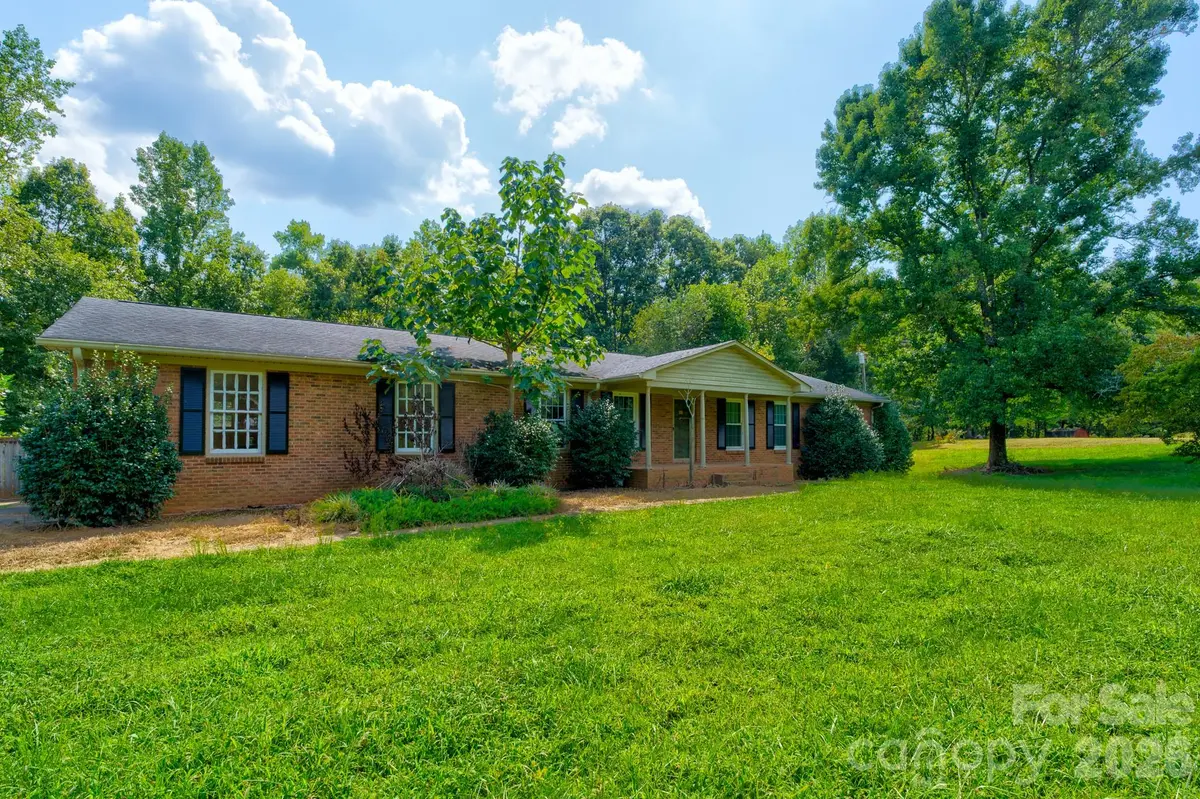 205 Forest Dellinger RD, Bessemer City, NC 28016