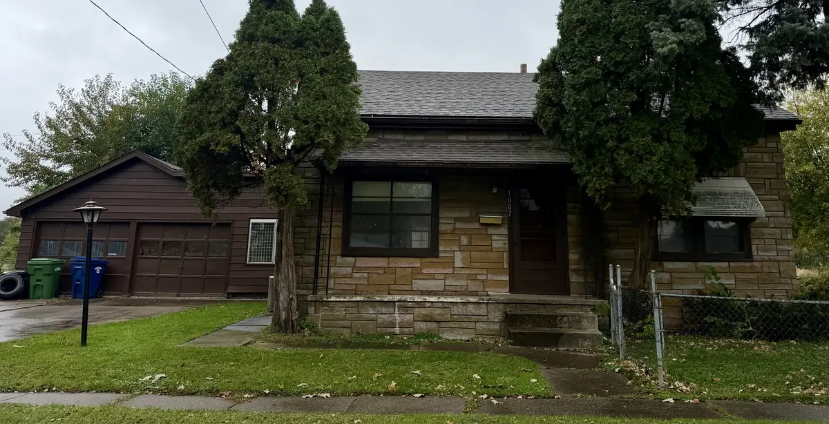 1807 Garfield ST, Clinton, IA 52732