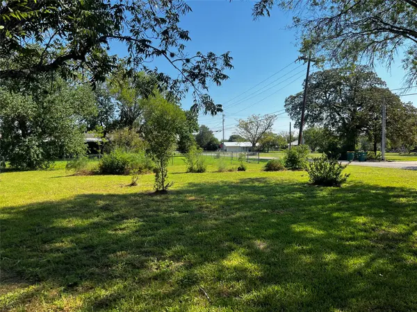 405 E Roitsch LN, La Grange, TX 78945