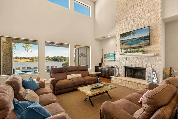 121 Christopher LN, Kingsland, TX 78639