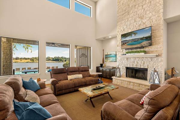 121 Christopher LN, Kingsland, TX 78639