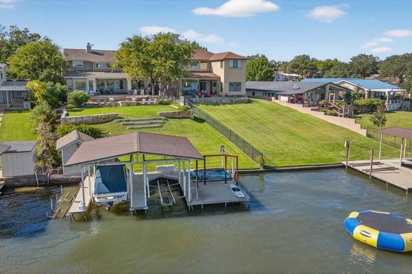 121 Christopher LN, Kingsland, TX 78639