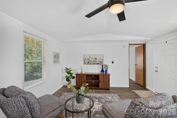 1504 Dulatown RD, Lenoir, NC 28645